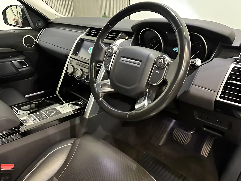 Used 2017 Land Rover Discovery Hse Grey - Interior and Exterior details 3