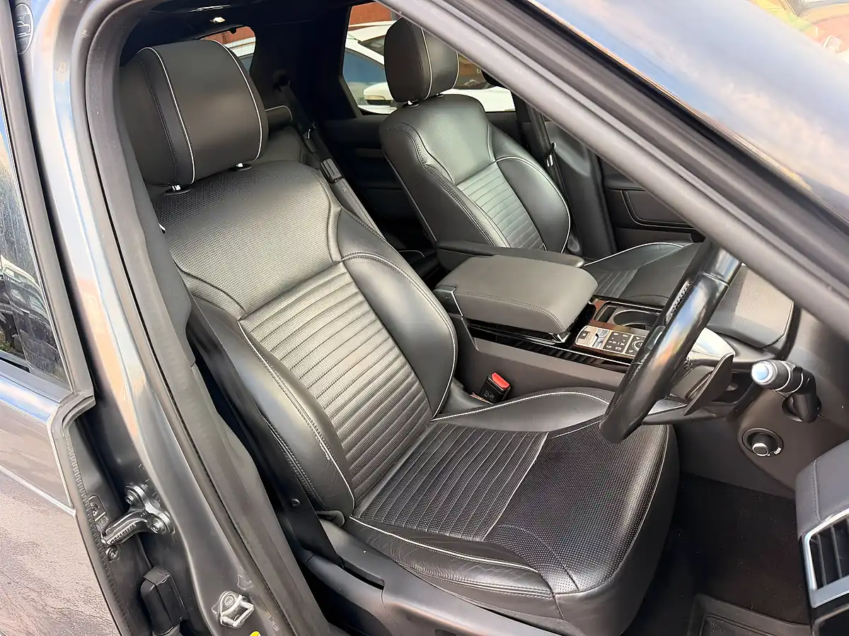 Used 2017 Land Rover Discovery Hse Grey - Interior and Exterior details 10