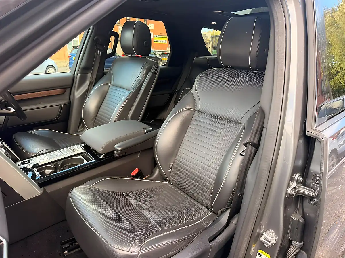 Used 2017 Land Rover Discovery Hse Grey - Interior and Exterior details 11