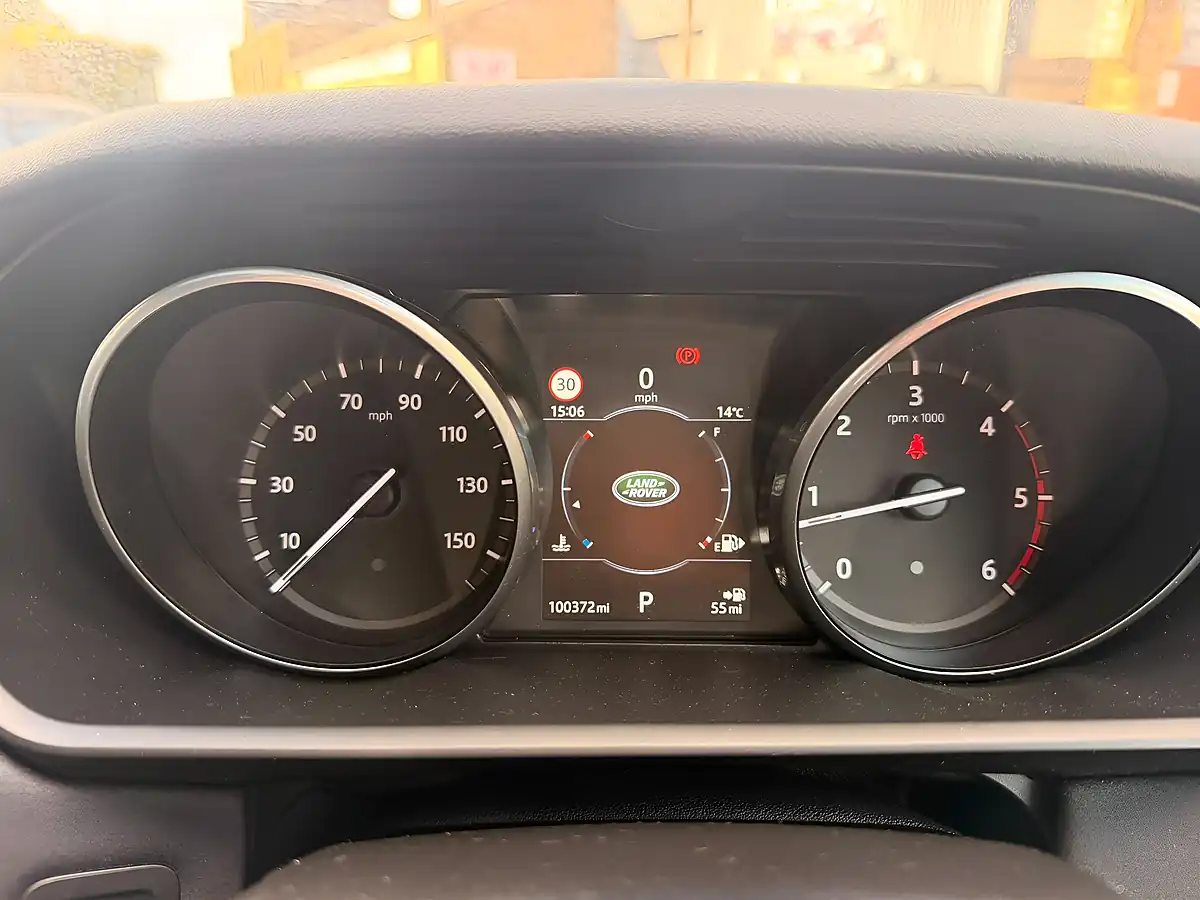 Used 2017 Land Rover Discovery Hse Grey - Interior and Exterior details 15
