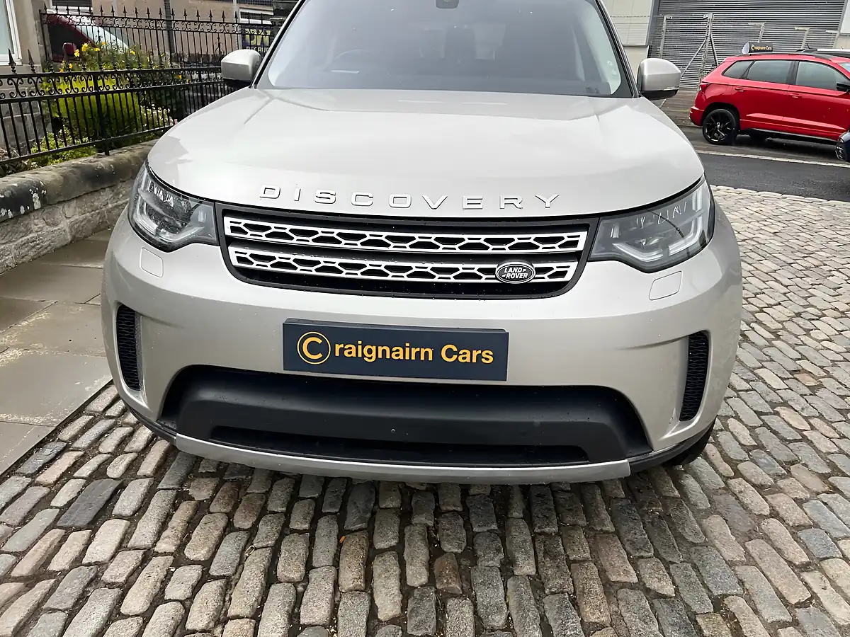 Used 2017 Land Rover Discovery Hse Luxury Aruba Gold - Interior and Exterior details 11