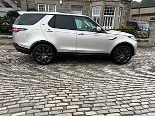 Used 2017 Land Rover Discovery Hse Luxury Aruba Gold - Interior and Exterior details 12