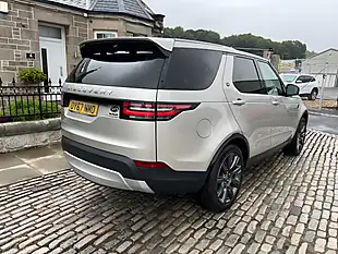 Used 2017 Land Rover Discovery Hse Luxury Aruba Gold - Interior and Exterior details 13