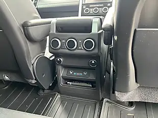Used 2017 Land Rover Discovery Hse Luxury Aruba Gold - Interior and Exterior details 14