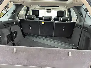Used 2017 Land Rover Discovery Hse Luxury Aruba Gold - Interior and Exterior details 17