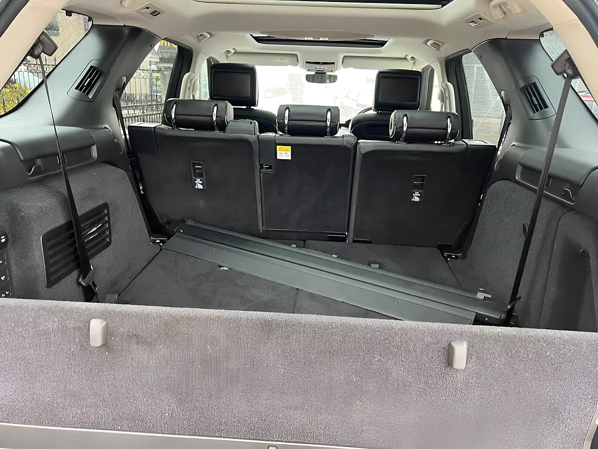 Used 2017 Land Rover Discovery Hse Luxury Aruba Gold - Interior and Exterior details 17