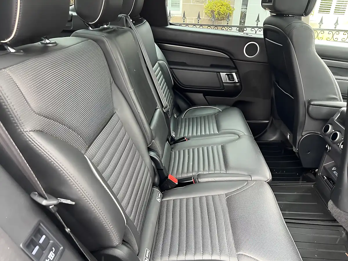 Used 2017 Land Rover Discovery Hse Luxury Aruba Gold - Interior and Exterior details 18