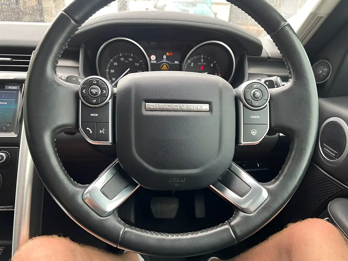 Used 2017 Land Rover Discovery Hse Luxury Aruba Gold - Interior and Exterior details 20