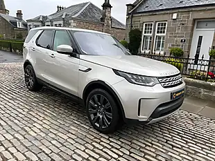 Used 2017 Land Rover Discovery Hse Luxury Aruba Gold - Interior and Exterior details 4