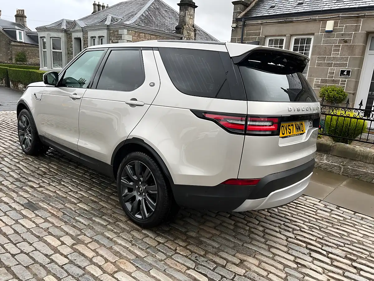 Used 2017 Land Rover Discovery Hse Luxury Aruba Gold - Interior and Exterior details 6