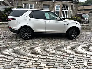 Used 2017 Land Rover Discovery Hse Luxury Aruba Gold - Interior and Exterior details 7