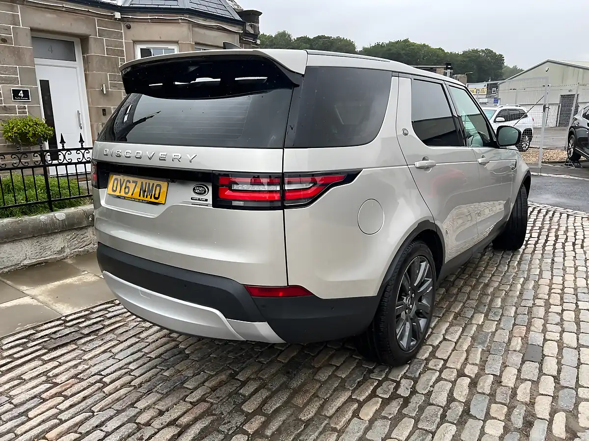 Used 2017 Land Rover Discovery Hse Luxury Aruba Gold - Interior and Exterior details 8