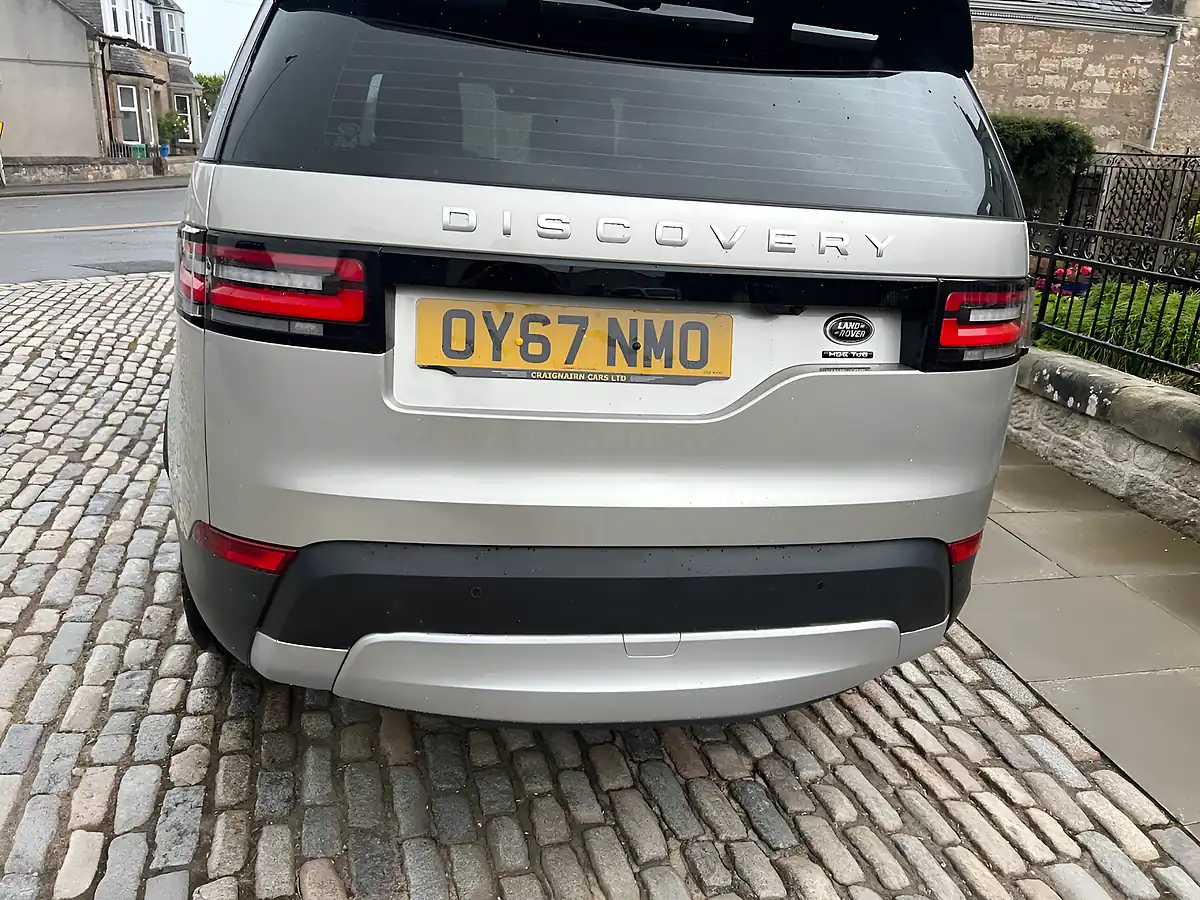 Used 2017 Land Rover Discovery Hse Luxury Aruba Gold - Interior and Exterior details 9