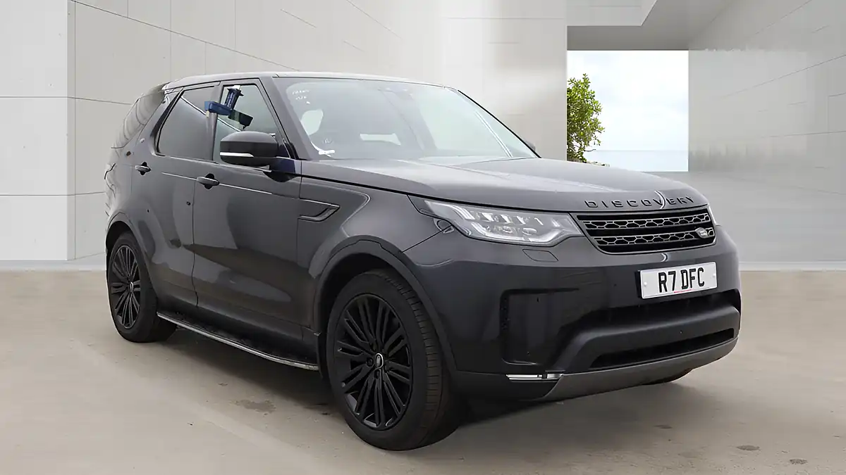 Used 2017 Land Rover Discovery Hse Luxury Black - Front View