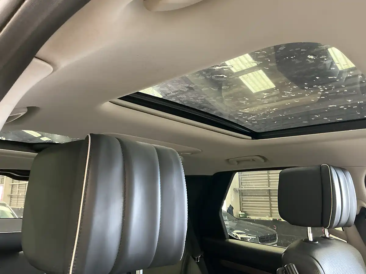 Used 2017 Land Rover Discovery Hse Luxury Black - Interior and Exterior details 12