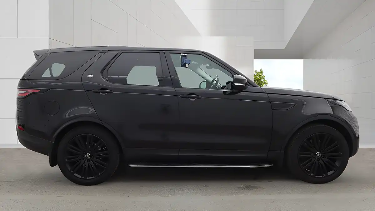 Used 2017 Land Rover Discovery Hse Luxury Black - Interior and Exterior details 7