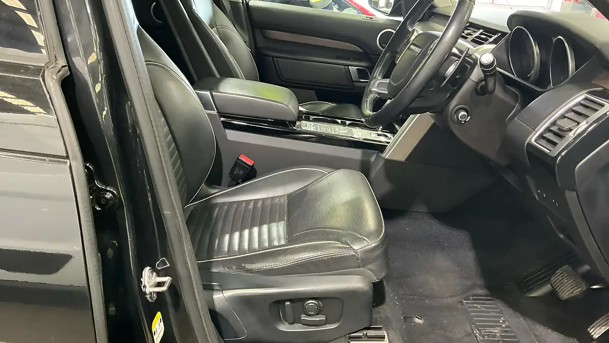 Used 2017 Land Rover Discovery Hse Luxury Black - Interior and Exterior details 9