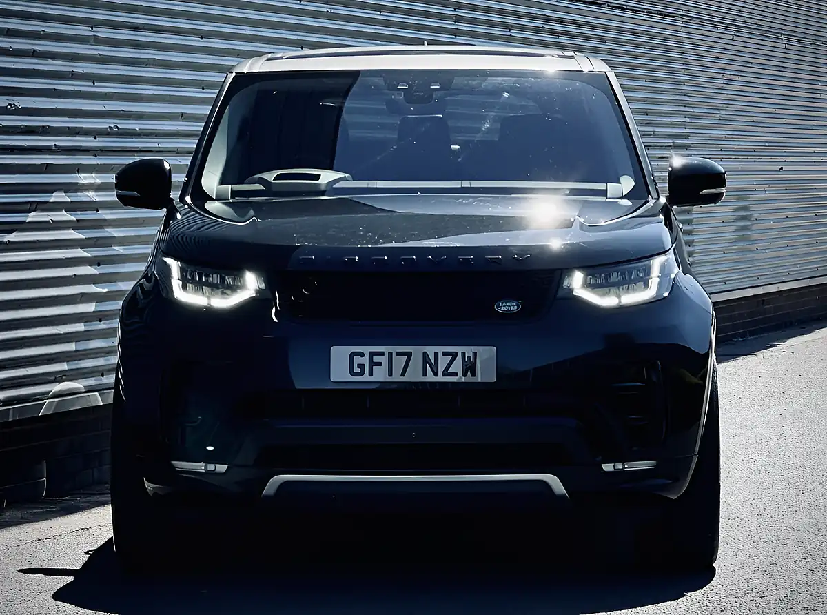 Used 2017 Land Rover Discovery Hse Luxury Black - Interior and Exterior details 10