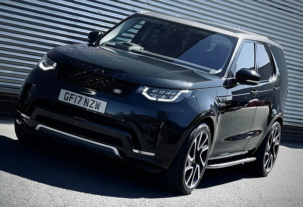 Used 2017 Land Rover Discovery Hse Luxury Black - Interior and Exterior details 11