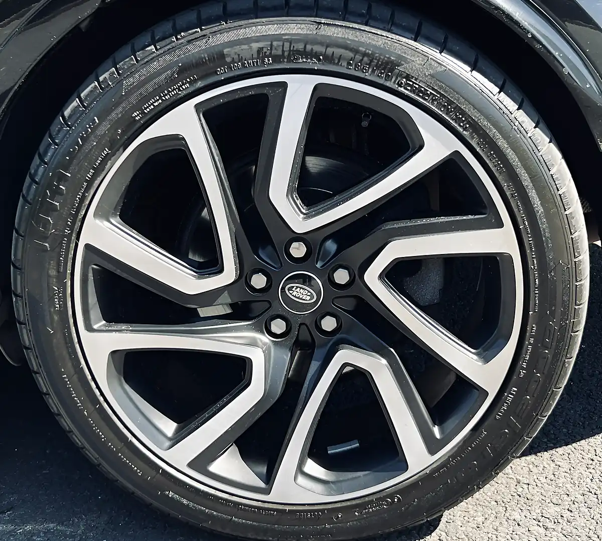 Used 2017 Land Rover Discovery Hse Luxury Black - Interior and Exterior details 12