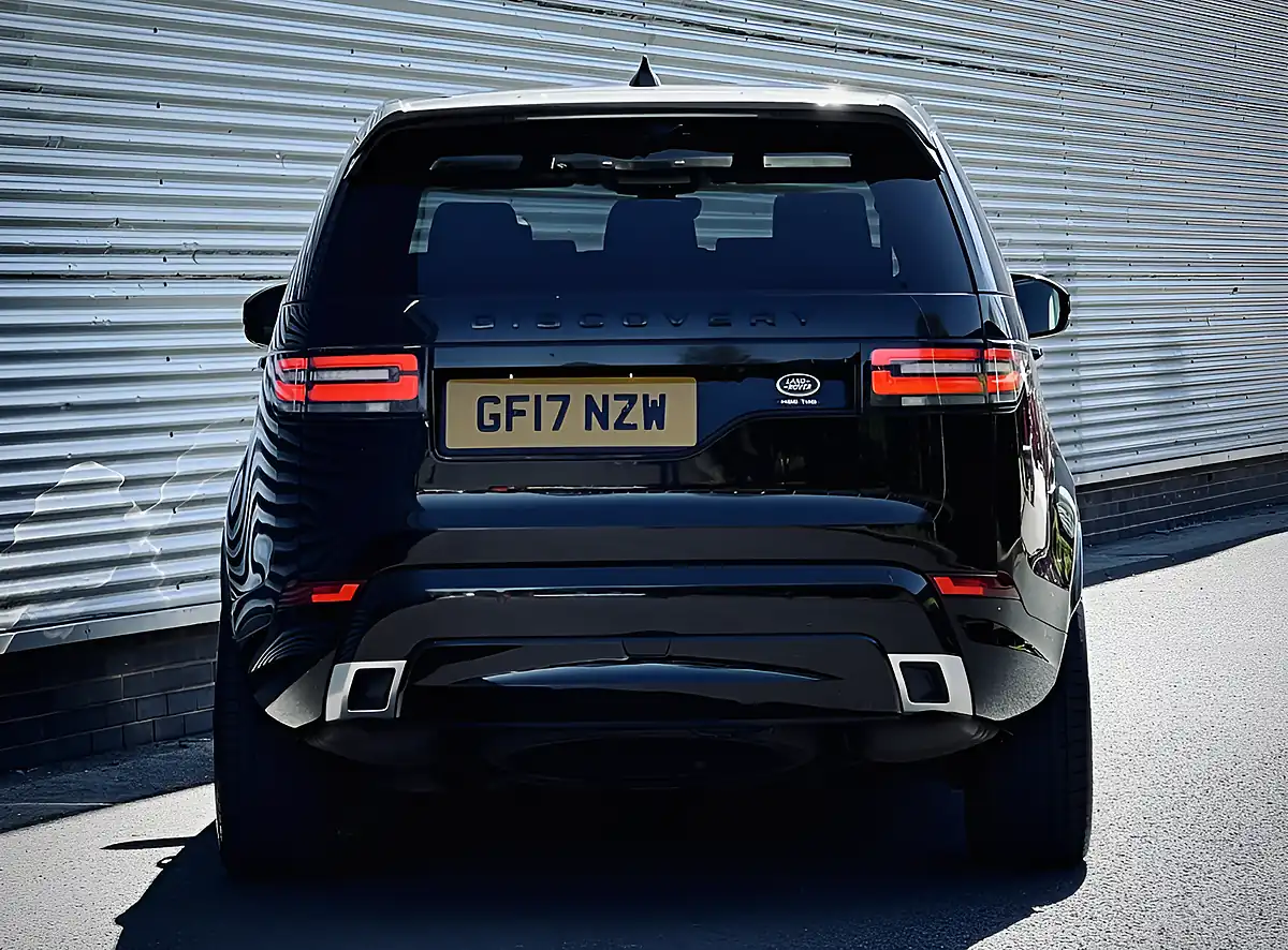 Used 2017 Land Rover Discovery Hse Luxury Black - Interior and Exterior details 15