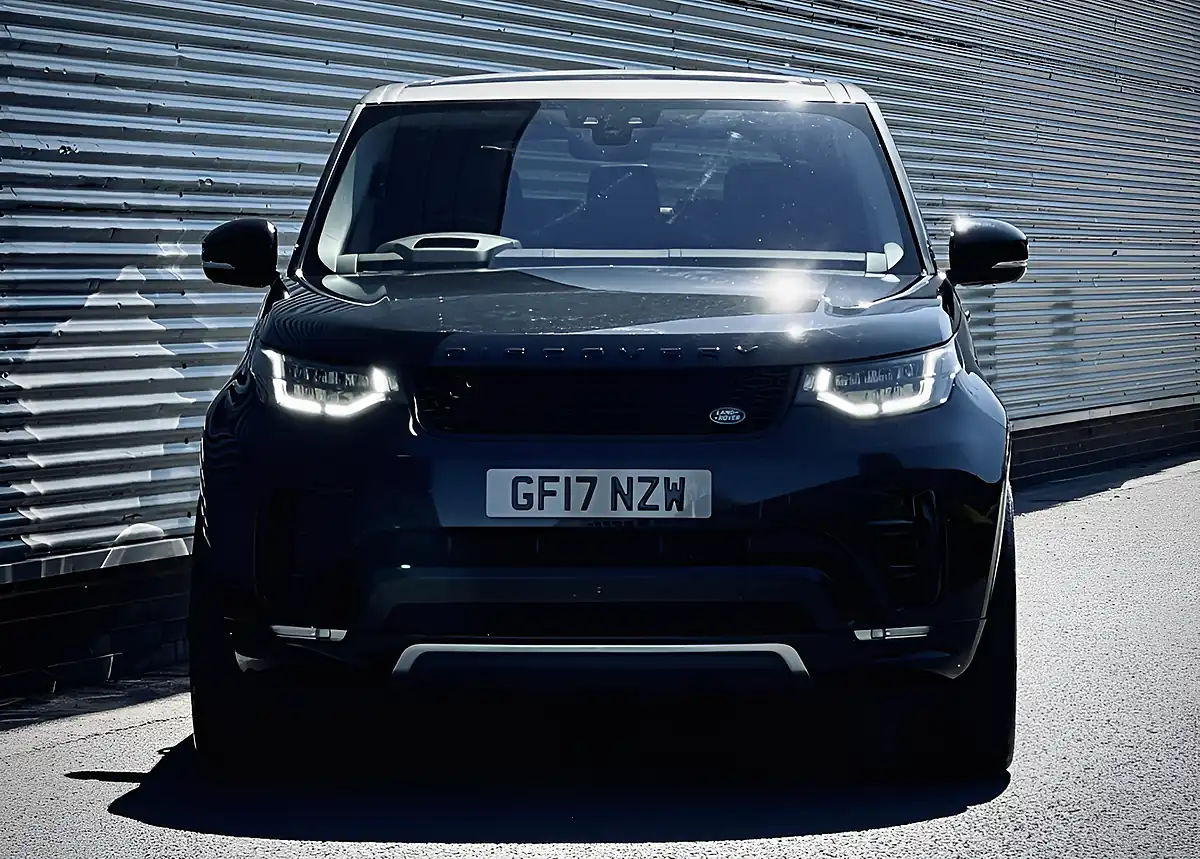 Used 2017 Land Rover Discovery Hse Luxury Black - Interior and Exterior details 17
