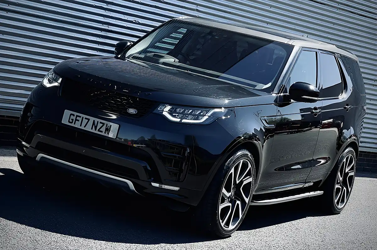 Used 2017 Land Rover Discovery Hse Luxury Black - Interior and Exterior details 18