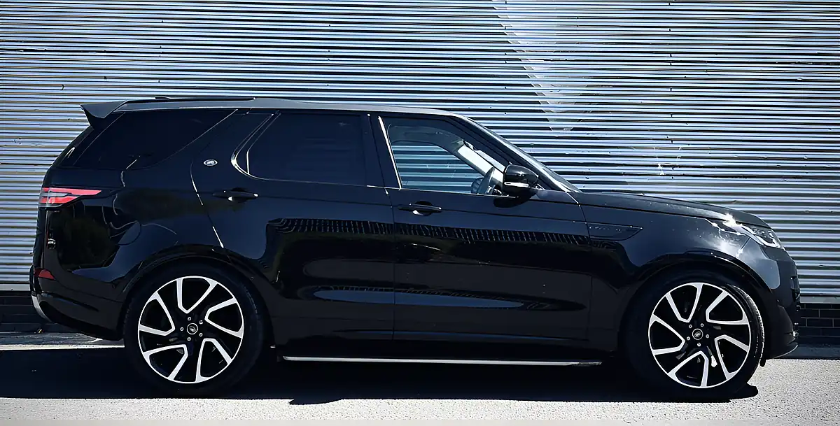 Used 2017 Land Rover Discovery Hse Luxury Black - Interior and Exterior details 6