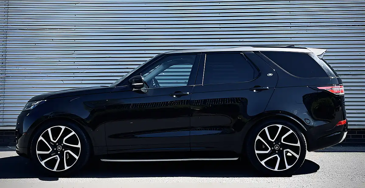 Used 2017 Land Rover Discovery Hse Luxury Black - Interior and Exterior details 7