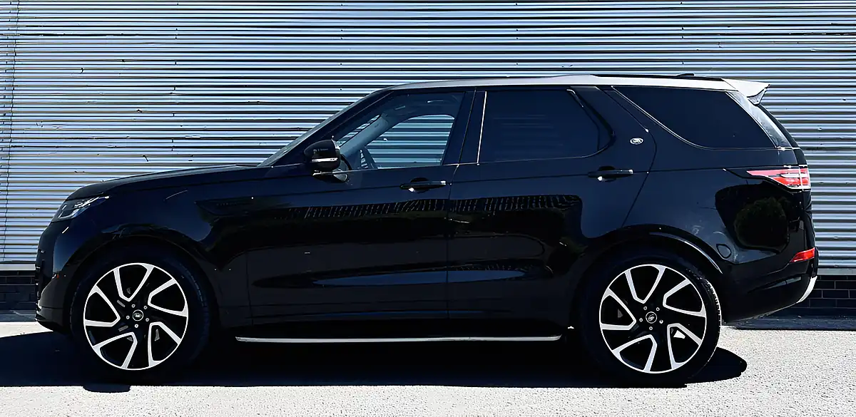 Used 2017 Land Rover Discovery Hse Luxury Black - Interior and Exterior details 8