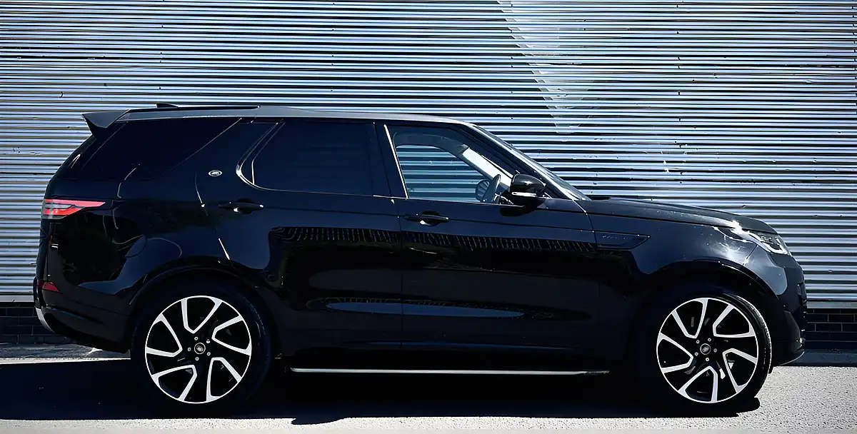 Used 2017 Land Rover Discovery Hse Luxury Black - Interior and Exterior details 9