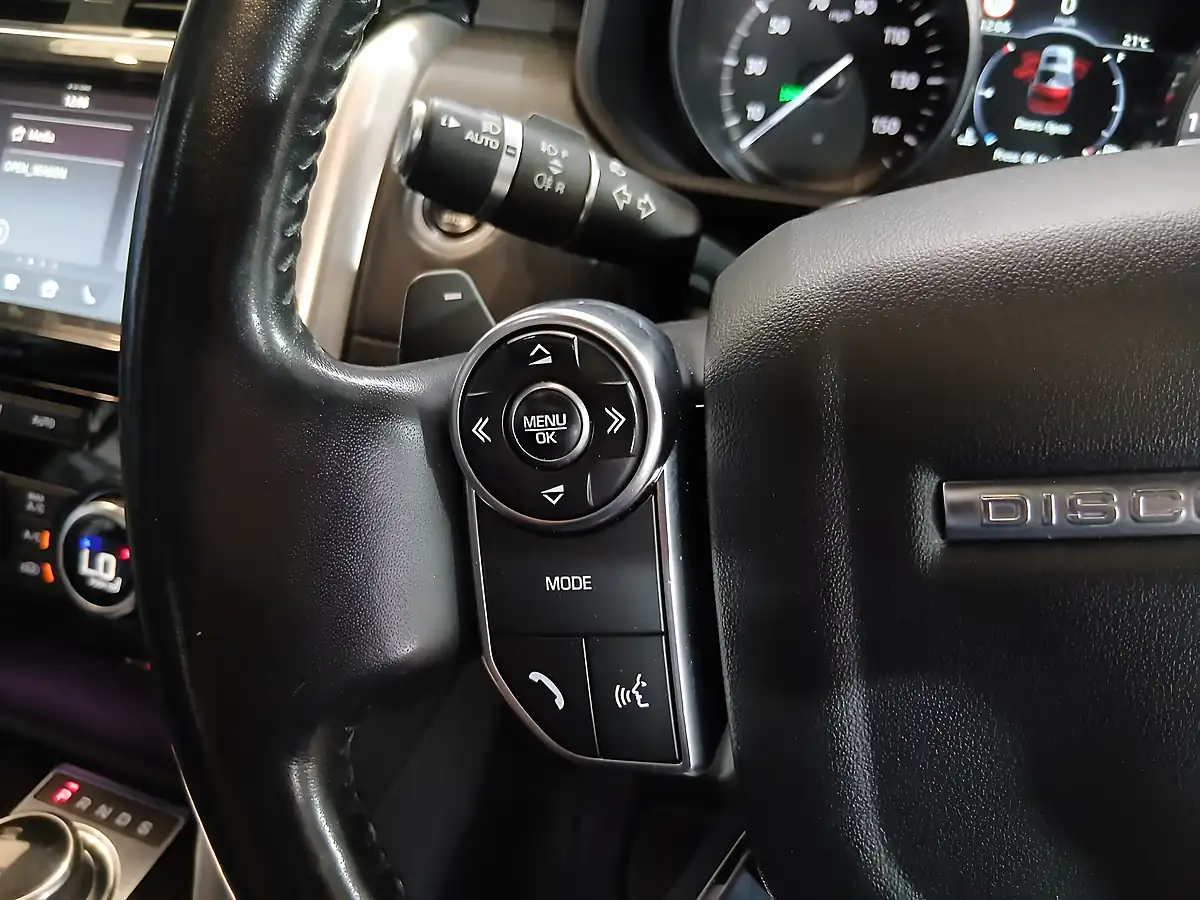 Used 2017 Land Rover Discovery Hse Luxury Blue - Interior and Exterior details 11