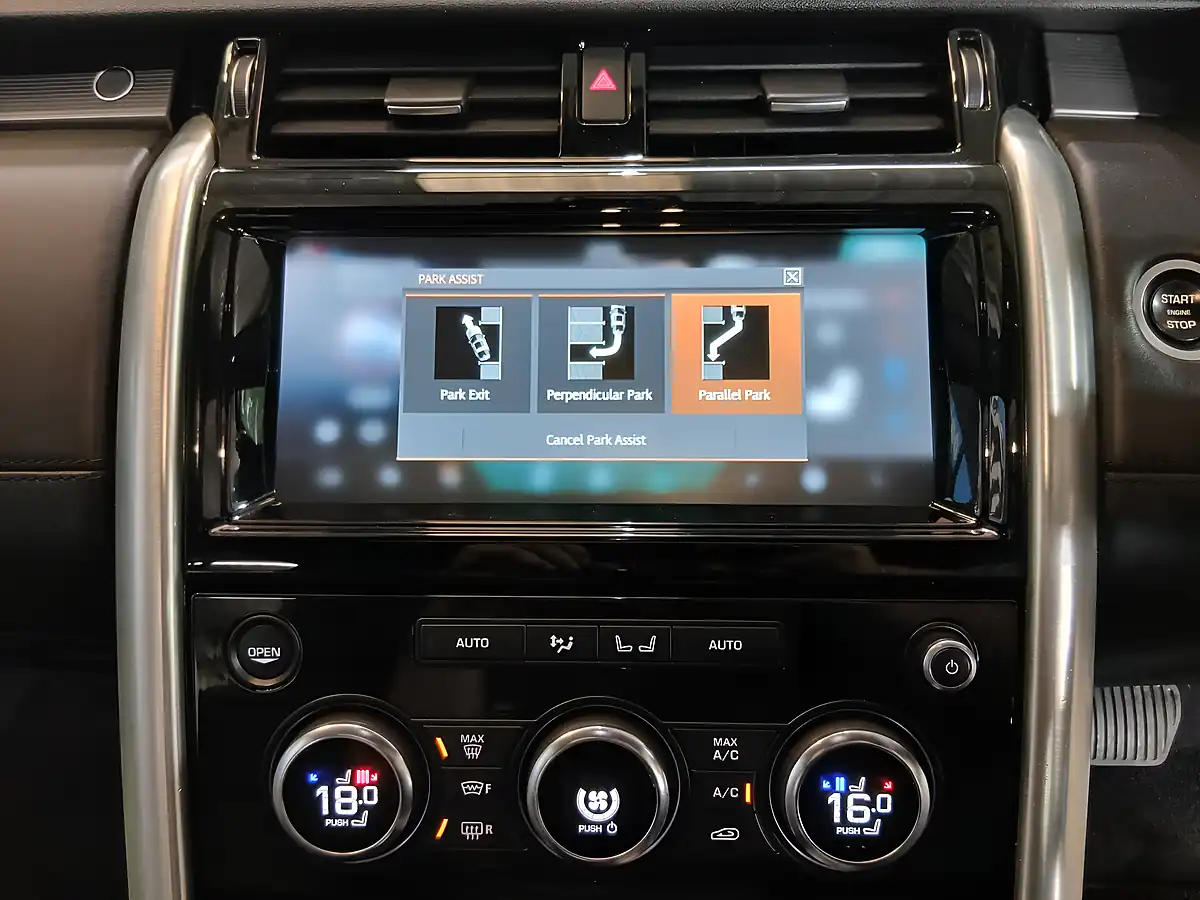Used 2017 Land Rover Discovery Hse Luxury Blue - Interior and Exterior details 13