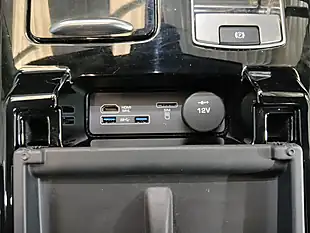 Used 2017 Land Rover Discovery Hse Luxury Blue - Interior and Exterior details 16