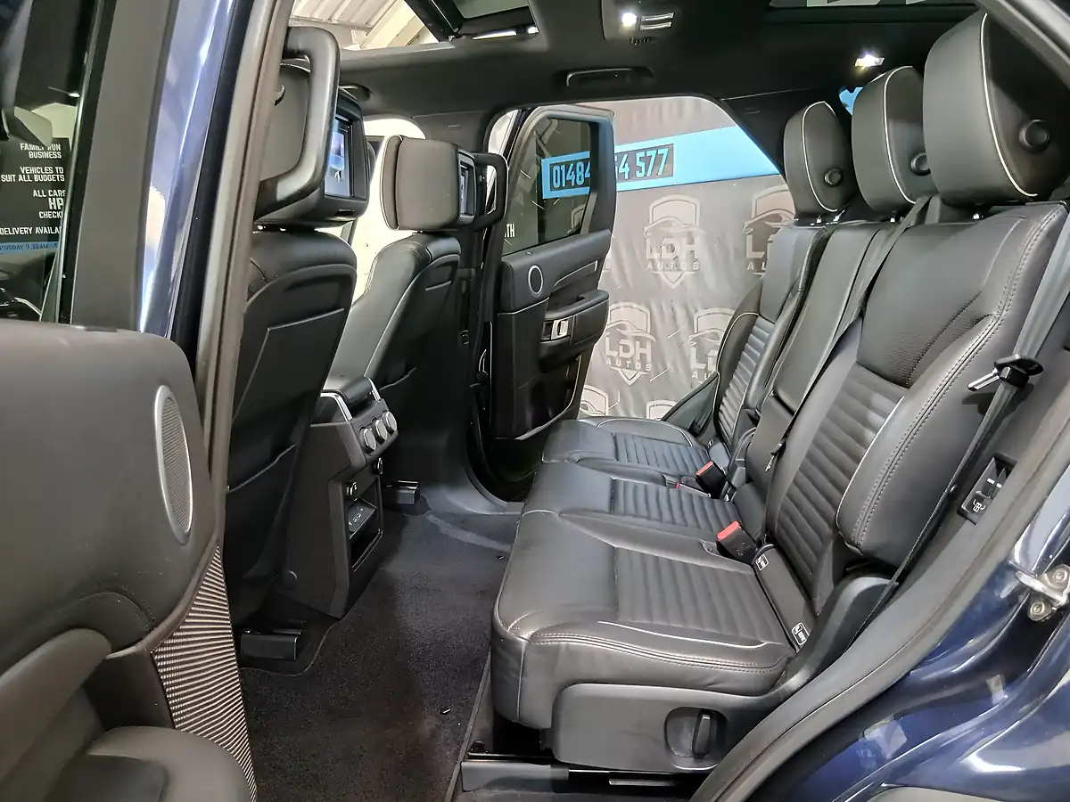 Used 2017 Land Rover Discovery Hse Luxury Blue - Interior and Exterior details 19