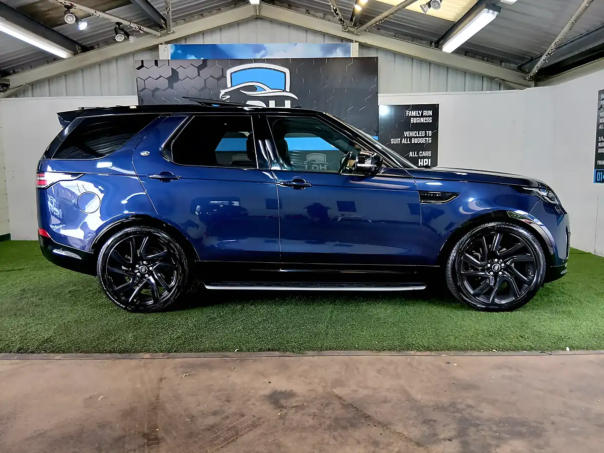 Used 2017 Land Rover Discovery Hse Luxury Blue - Interior and Exterior details 6