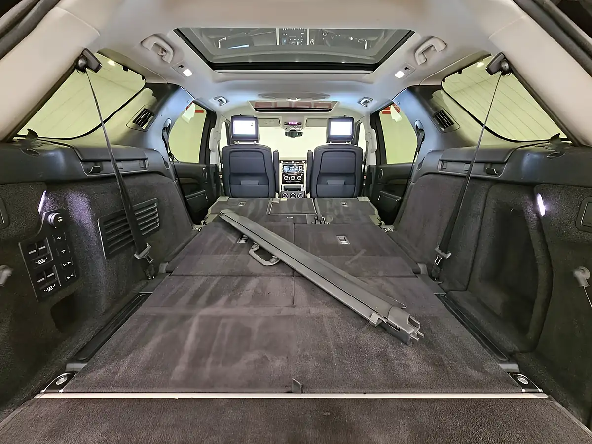 Used 2017 Land Rover Discovery Hse Luxury Blue - Interior and Exterior details 11