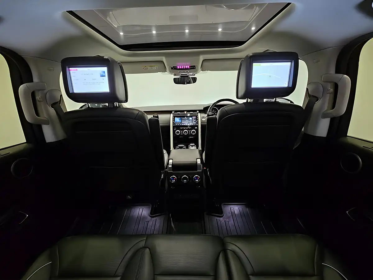 Used 2017 Land Rover Discovery Hse Luxury Blue - Interior and Exterior details 12