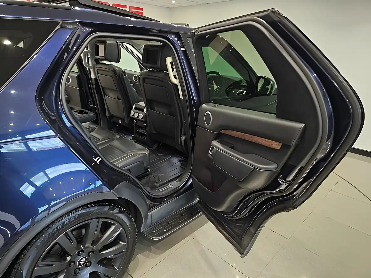 Used 2017 Land Rover Discovery Hse Luxury Blue - Interior and Exterior details 13