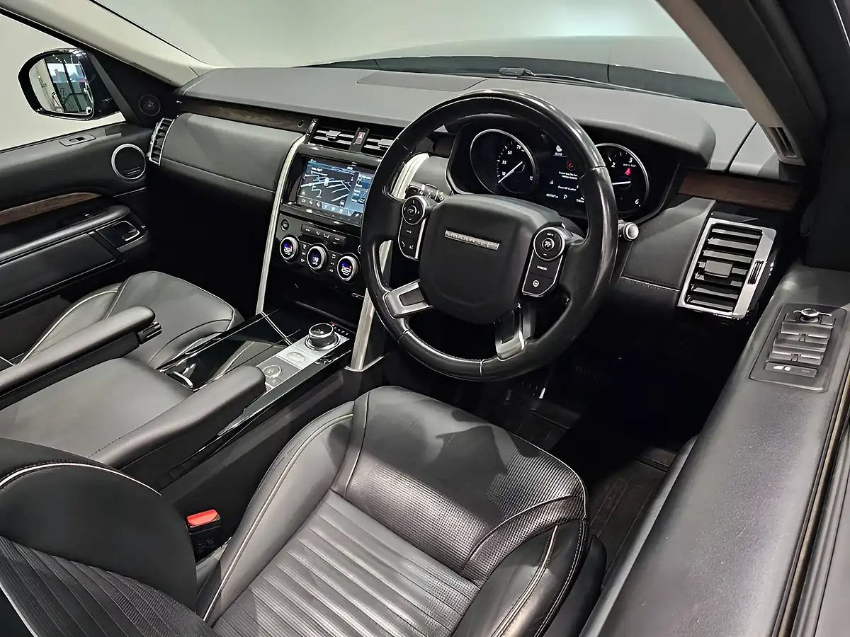 Used 2017 Land Rover Discovery Hse Luxury Blue - Interior and Exterior details 18