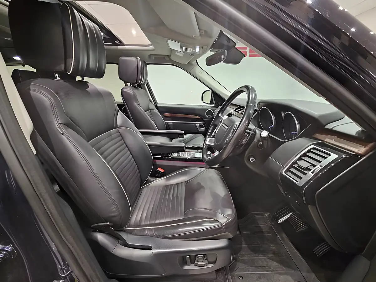 Used 2017 Land Rover Discovery Hse Luxury Blue - Interior and Exterior details 3