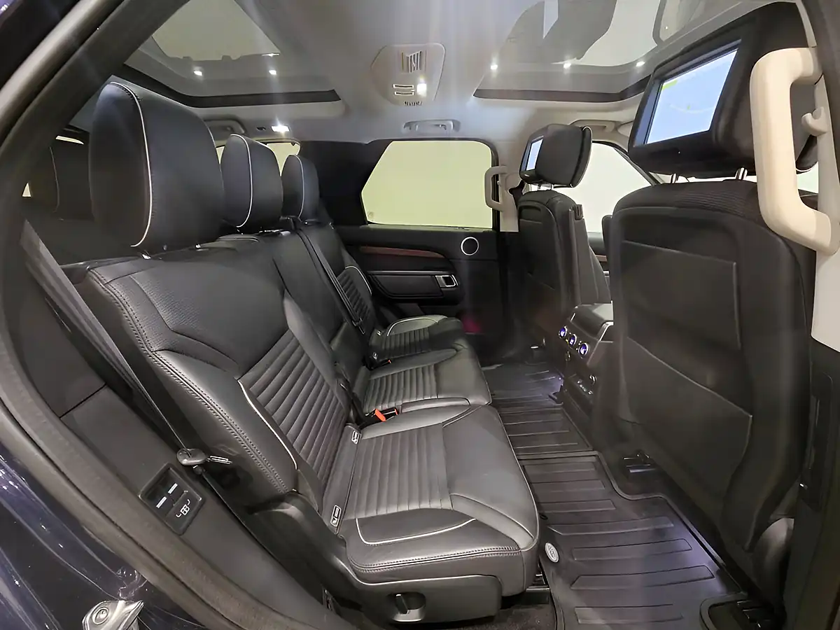 Used 2017 Land Rover Discovery Hse Luxury Blue - Interior and Exterior details 4