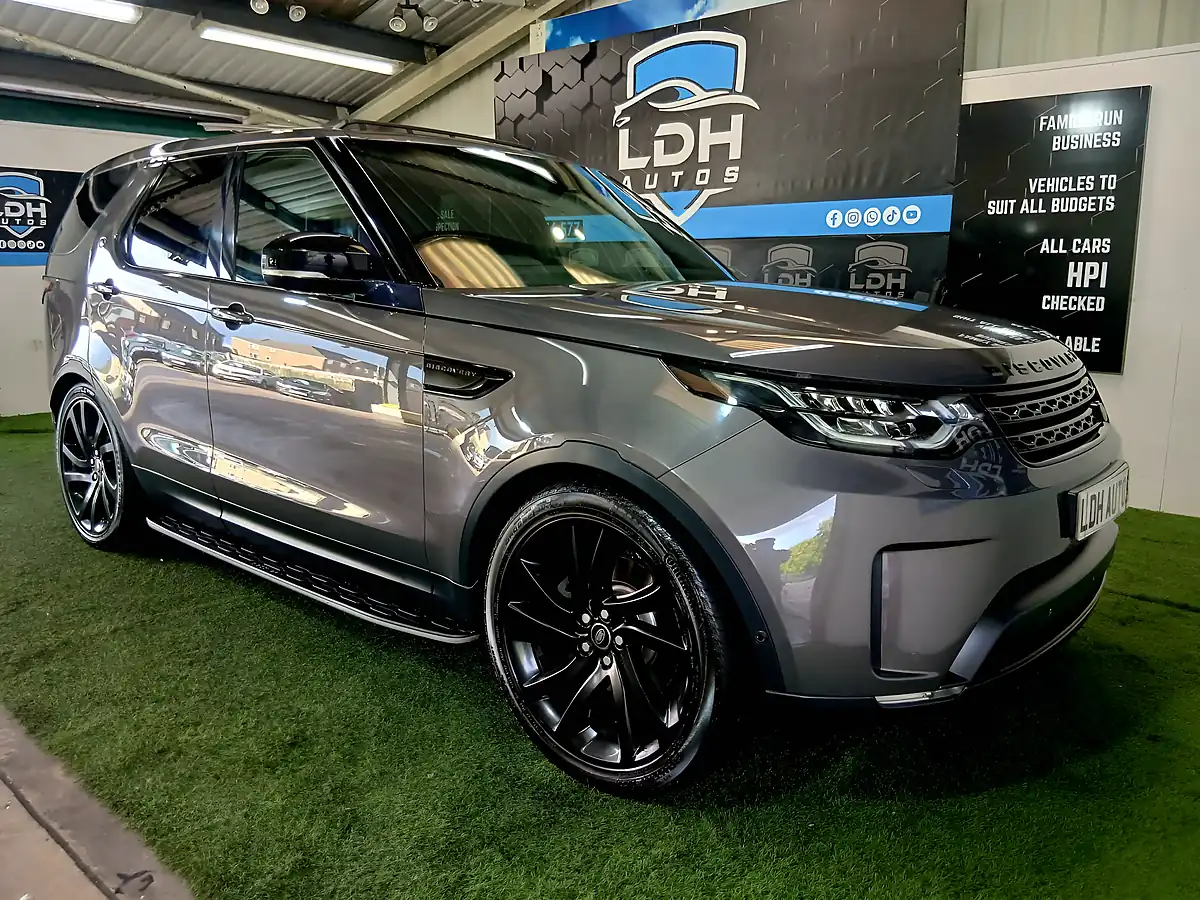 Used 2017 Land Rover Discovery Hse Luxury Grey - Front View