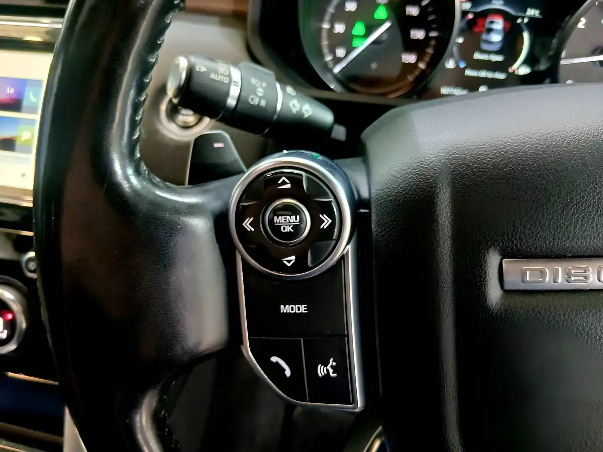 Used 2017 Land Rover Discovery Hse Luxury Grey - Interior and Exterior details 12