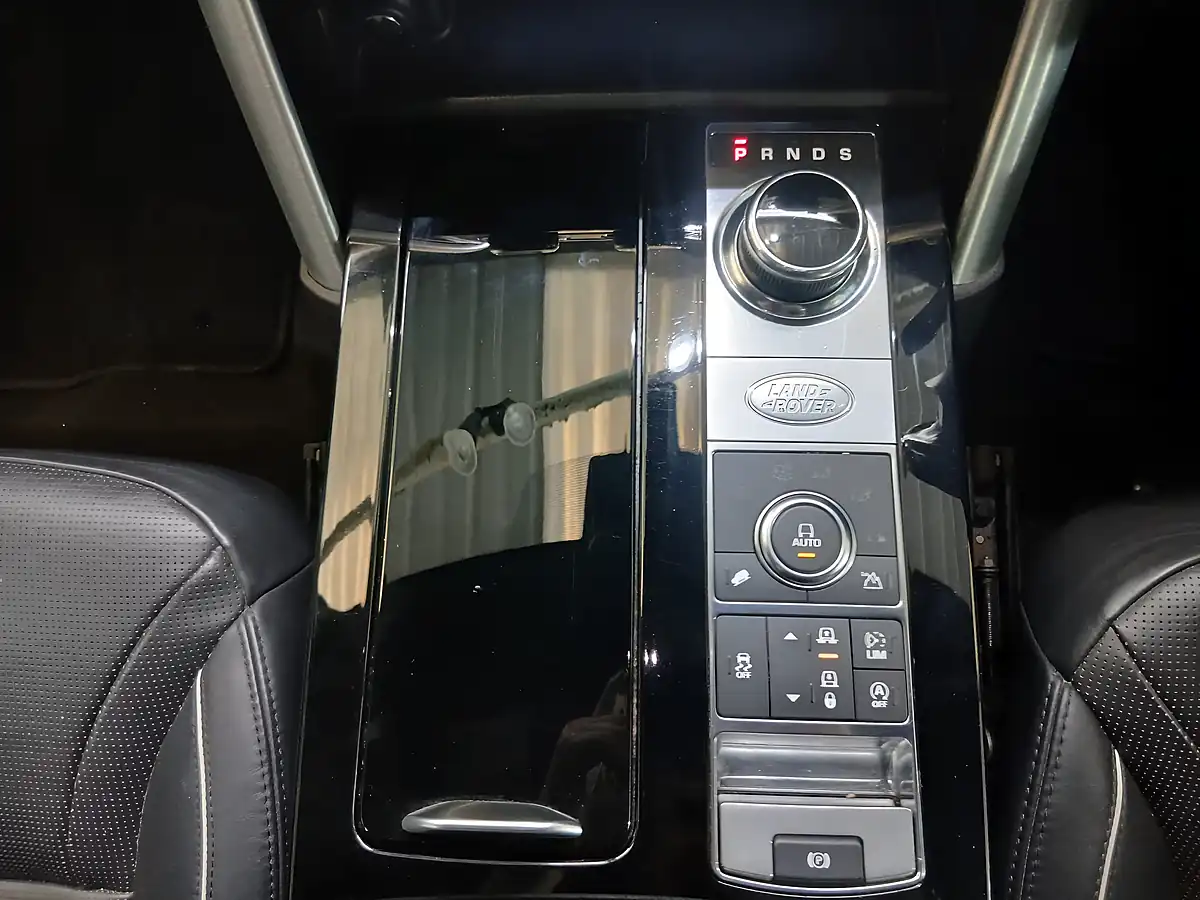 Used 2017 Land Rover Discovery Hse Luxury Grey - Interior and Exterior details 13