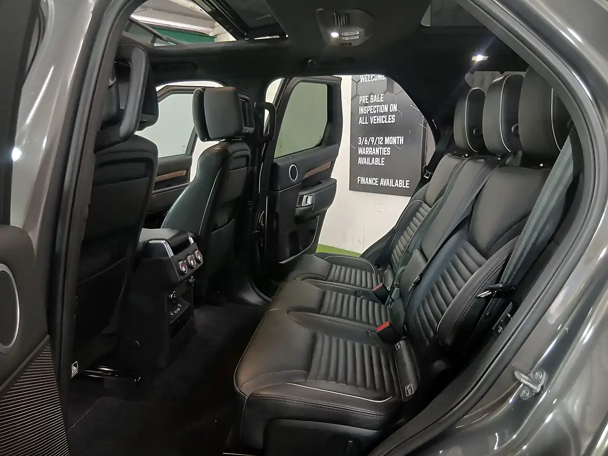 Used 2017 Land Rover Discovery Hse Luxury Grey - Interior and Exterior details 18
