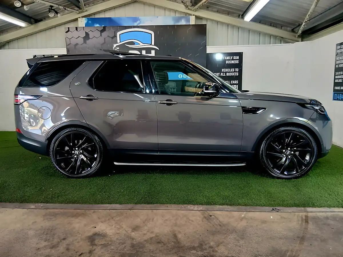 Used 2017 Land Rover Discovery Hse Luxury Grey - Interior and Exterior details 2