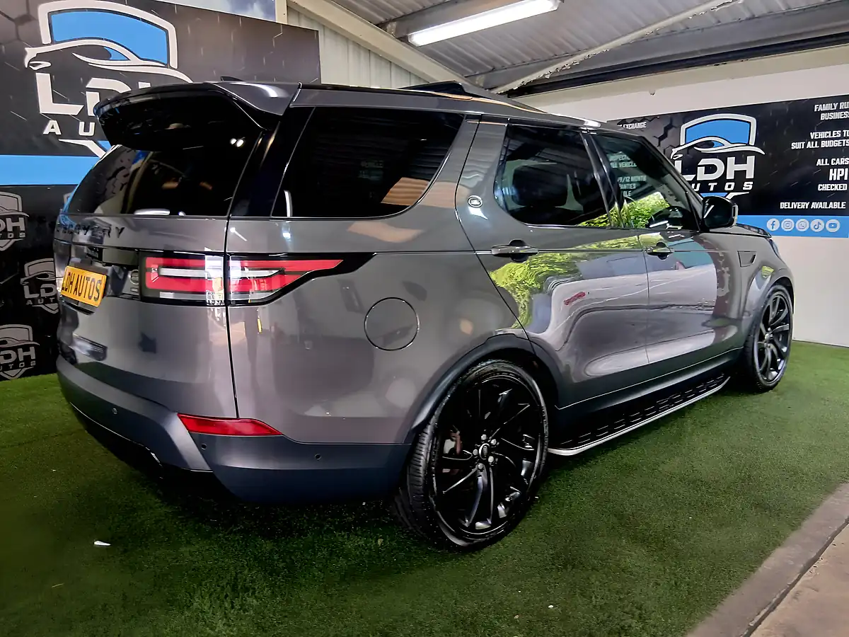 Used 2017 Land Rover Discovery Hse Luxury Grey - Interior and Exterior details 3
