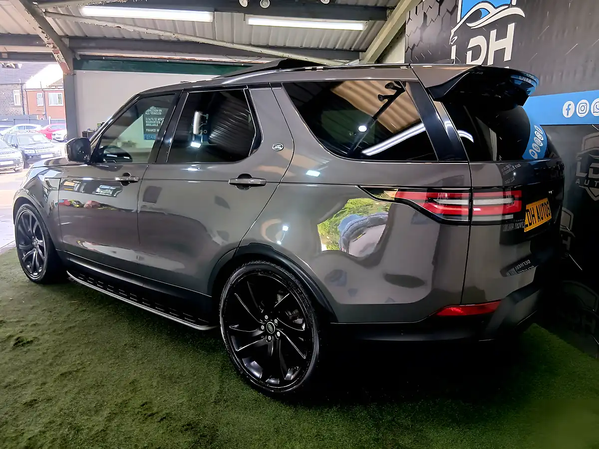 Used 2017 Land Rover Discovery Hse Luxury Grey - Interior and Exterior details 5