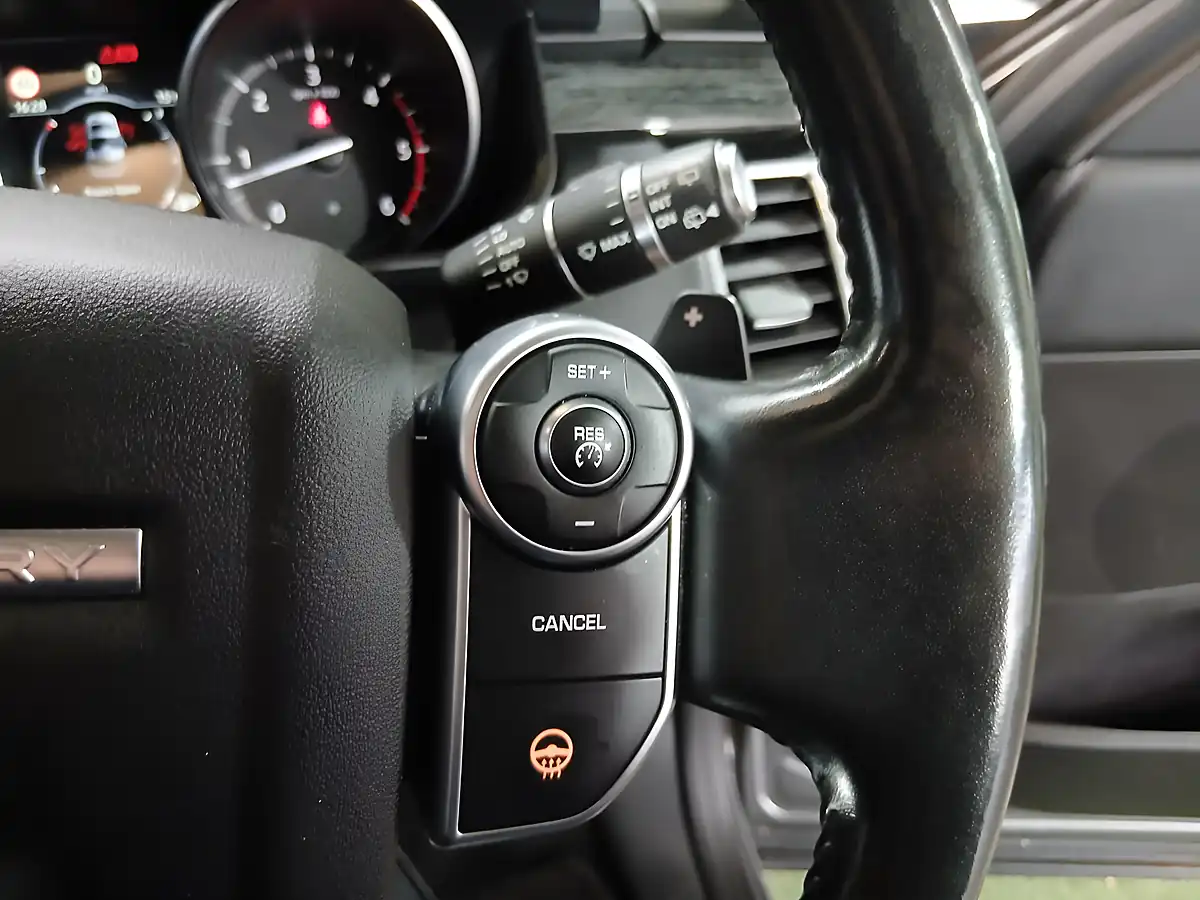 Used 2017 Land Rover Discovery Hse Luxury Grey - Interior and Exterior details 11